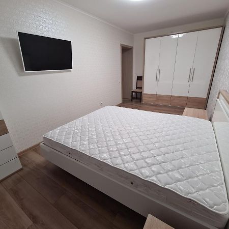 127-Avenue Apartment Чернивци Екстериор снимка