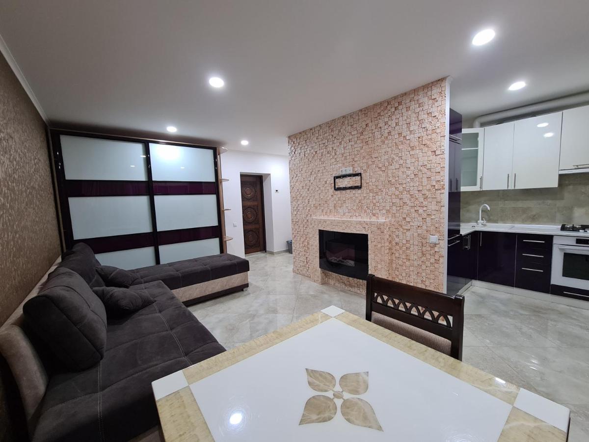 127-Avenue Apartment Чернивци Екстериор снимка
